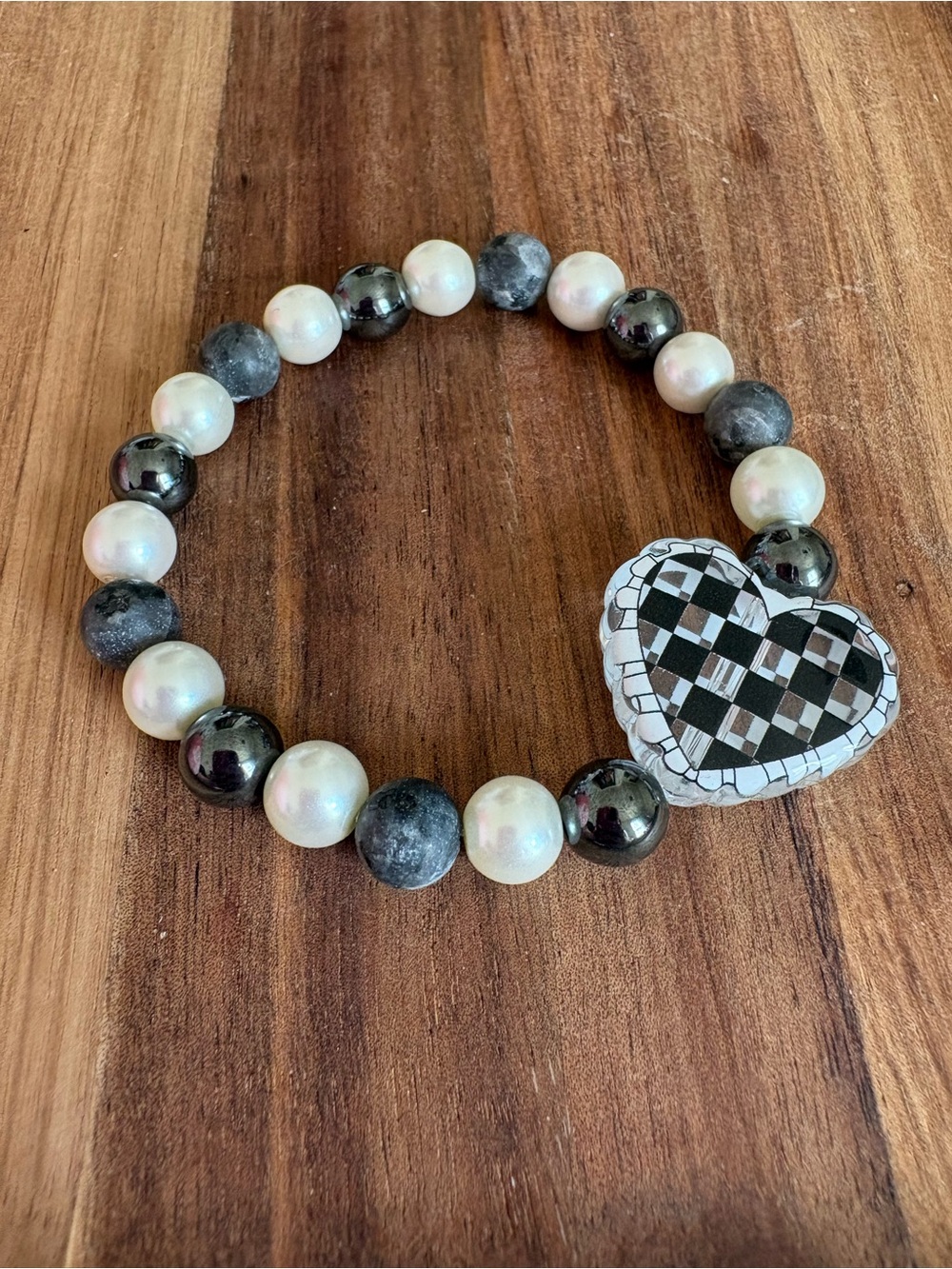 Black & White Heart Beaded Stretch Bracelet
